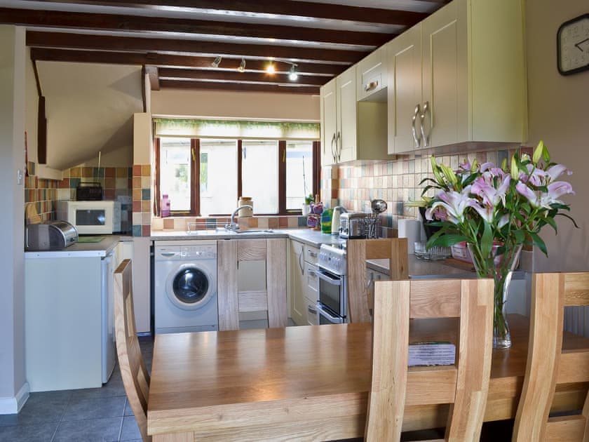 Kitchen/diner | Twelve Oaks Holiday Cottages - Oak Leaves, Teigngrace, nr. Newton Abbot