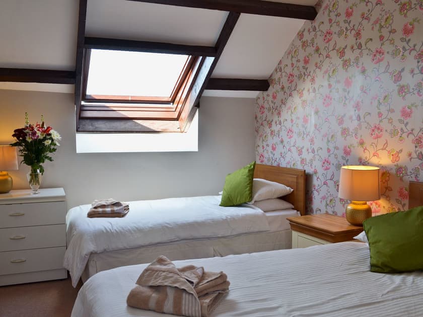 Twin bedroom | Oak Leaves - Twelve Oaks Holiday Cottages, Teigngrace, near Newton Abbot