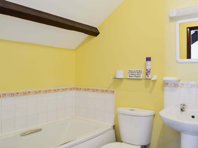 Bathroom | Oak Leaves - Twelve Oaks Holiday Cottages, Teigngrace, near Newton Abbot