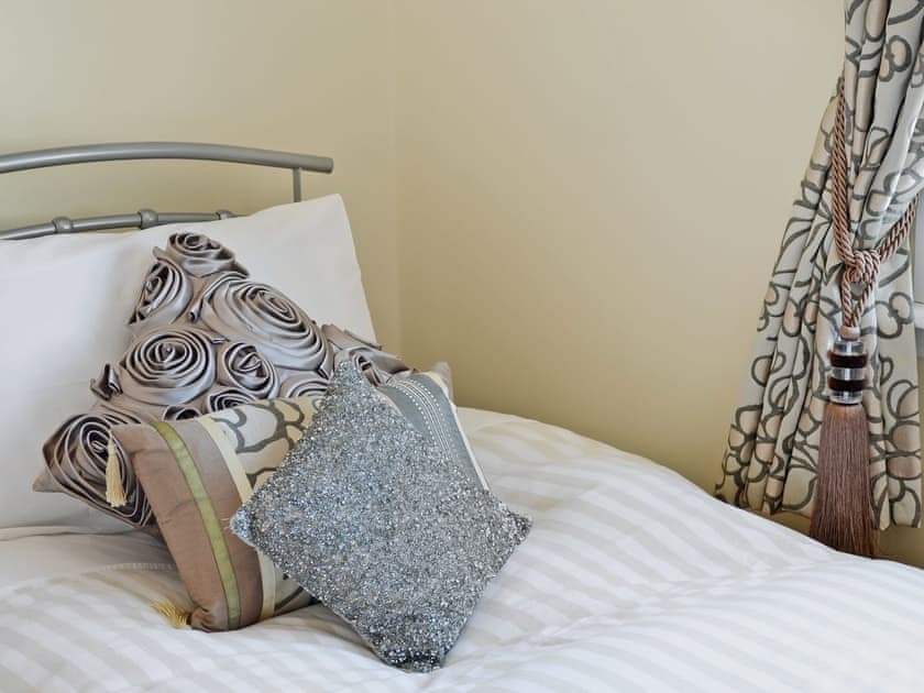 Twin bedroom | Winloma, Port William