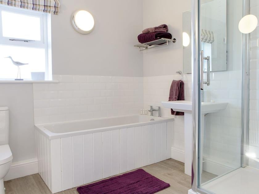 Bathroom | Lodge Cottage - Scalby Lodge, Scalby, Scarborough