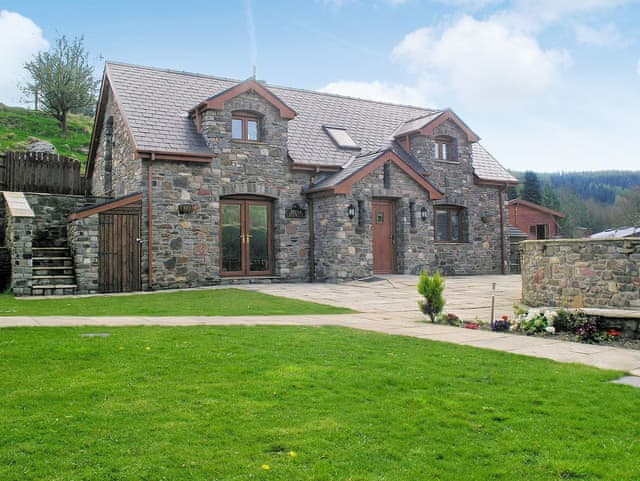 Crynant Cottages The Old Stables Ref W42528 In Crynant Near