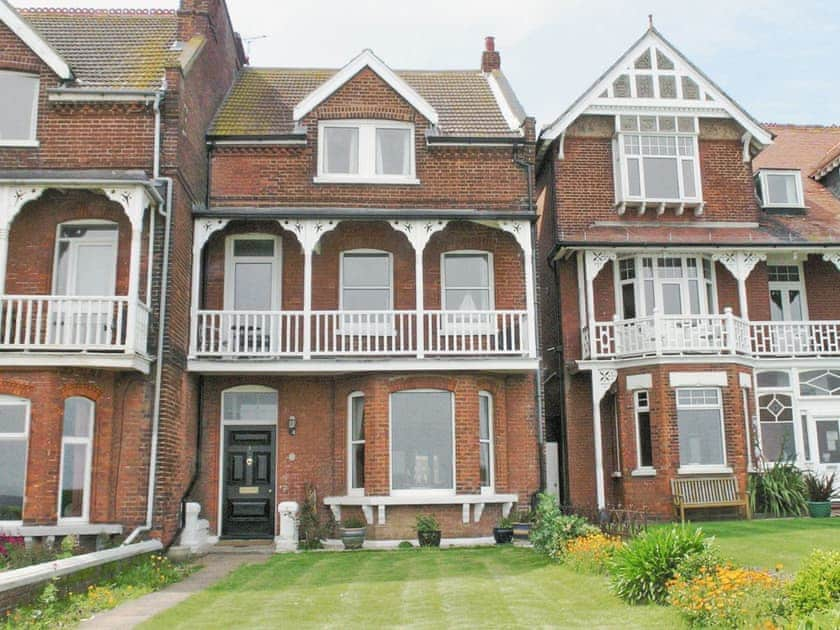 ron-s-house-in-broadstairs-cottages