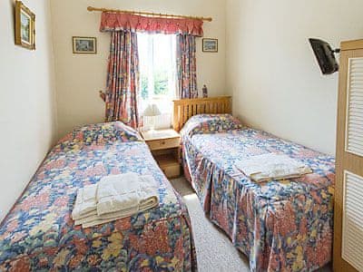 Cosy twin bedroom | Westgate Cottage, St Lawrence, near Ventnor