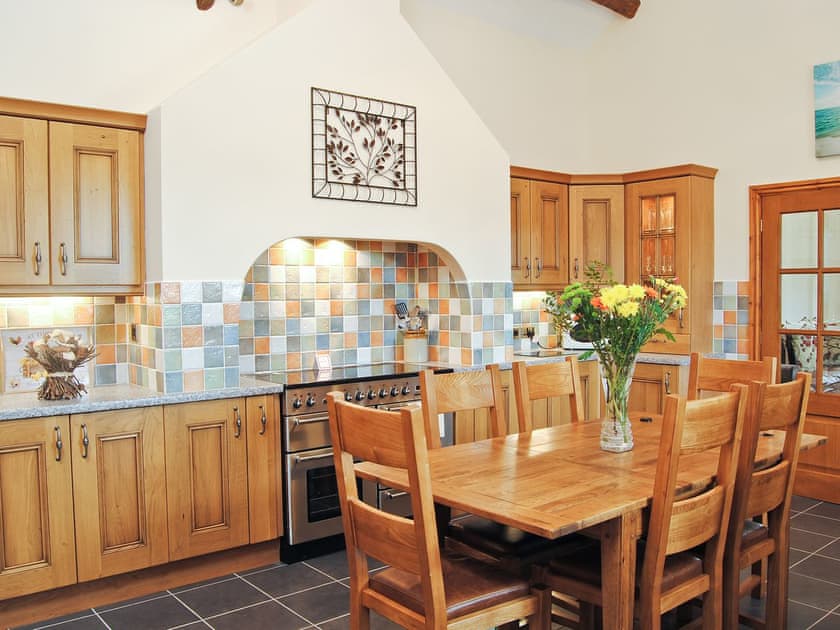 Kitchen/diner |  Beudy Hen and Ysgubor - Ysgubor, Harlech