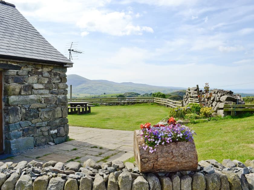 Exterior |  Beudy Hen and Ysgubor - Ysgubor, Harlech