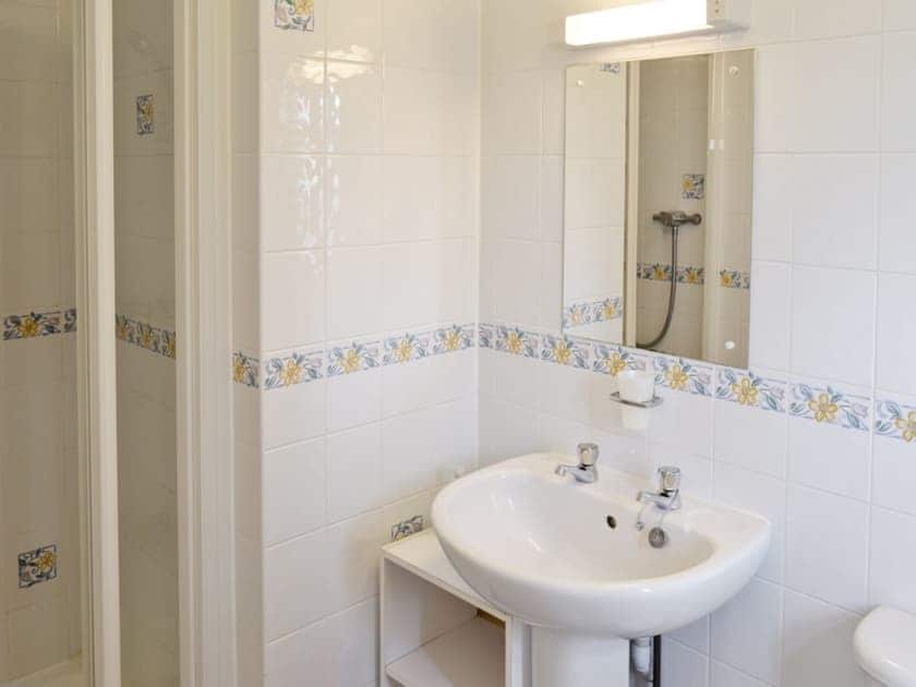 En-suite | Trelawn, Hayle, nr. St Ives