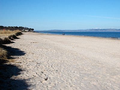 Central Beach, Nairn | Seashell Cottage, Fishertown, Nairn
