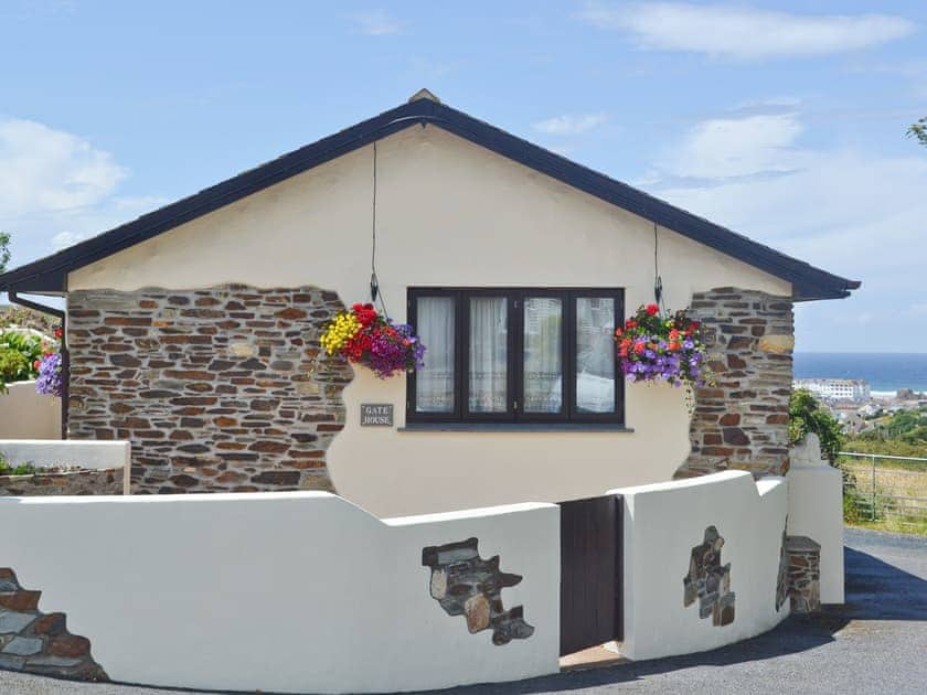 Exterior | Pencrennow Farm Cottages - The Gatehouse, Perranporth