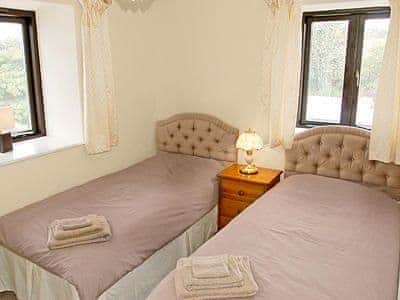 Twin bedroom | Pencrennow Farm Cottages - Swallow Cottage, Perranporth