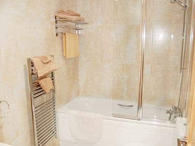 Bathroom | Pencrennow Farm Cottages - Swallow Cottage, Perranporth