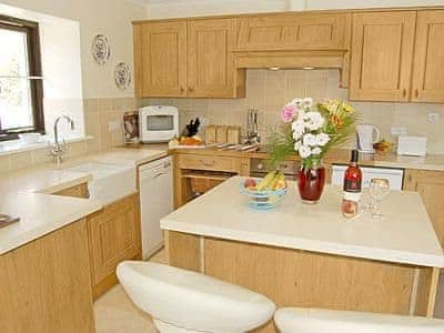 Kitchen | Pencrennow Farm Cottages - The Gatehouse, Perranporth