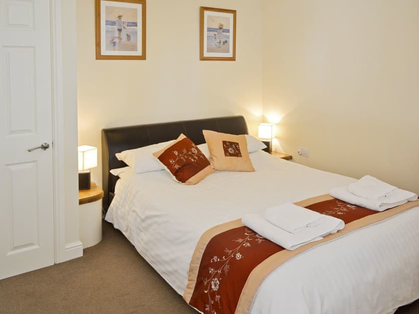 Double bedroom | Pencrennow Farm Cottages - The Roundhouse, Perranporth