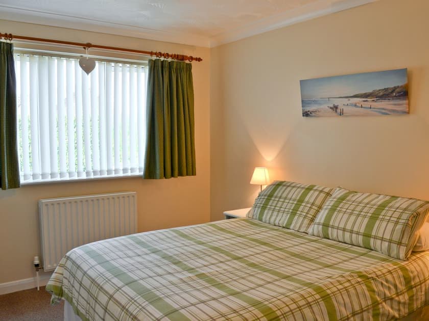 Double bedroom | Sea Breeze Bungalow, Sandilands, nr. Sutton-on-Sea