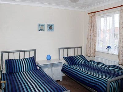 Twin bedroom | Sea Breeze Bungalow, Sandilands, nr. Sutton-on-Sea