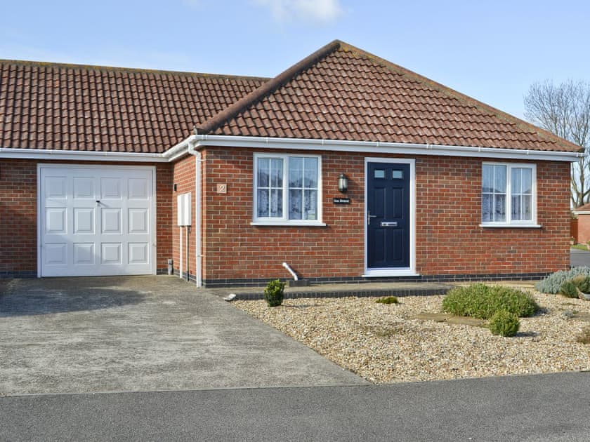 Exterior | Sea Breeze Bungalow, Sandilands, nr. Sutton-on-Sea