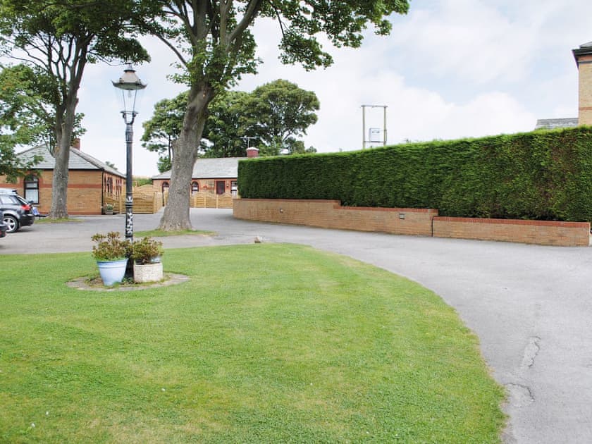 Garden and grounds | Eldin Hall Cottage Four, Cayton Bay, nr. Scarborough
