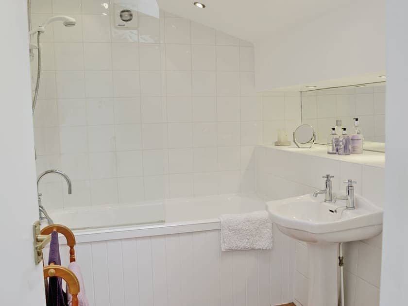 Bathroom | Low Mill Cottage, Grassington