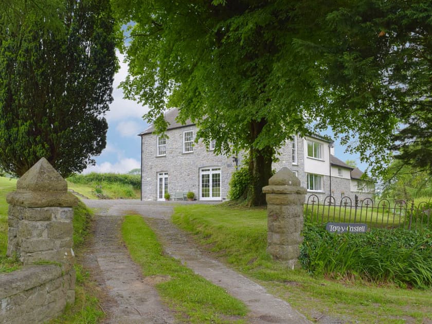 Grand holiday accommodation | Tan Y Castell, Llanmill, near Narberth