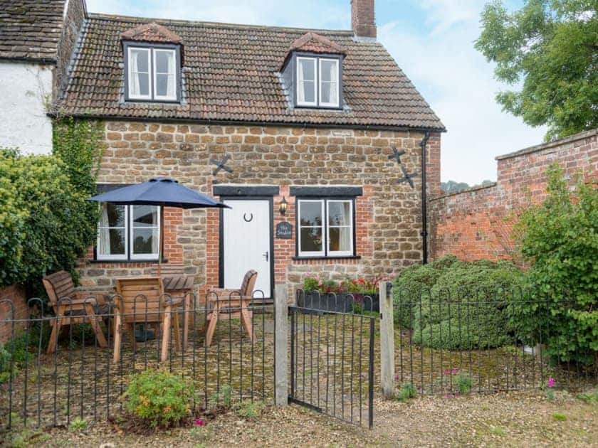 Pretty holiday cottage | The Stable, Foxham, near Chippenham