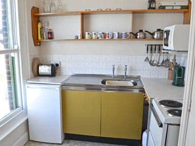 Kitchen | Suncourt Holiday Apartments - Sky Lark, Cromer