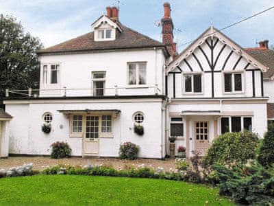 Ivy Cottage Ref W41319 In Westgate Near Margate Kent