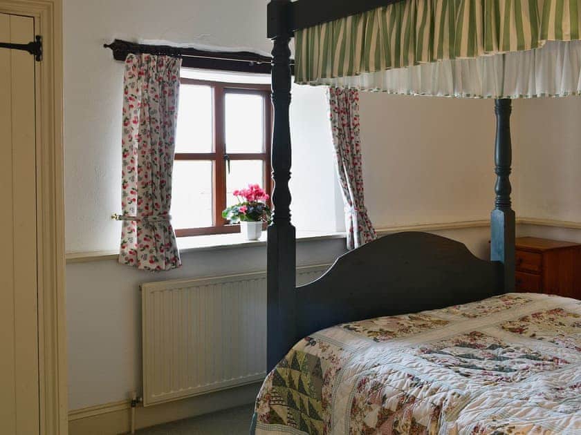 Four Poster bedroom | Trethinna Court - Stable End, Altarnun, nr. Launceston