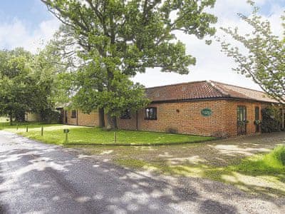 Boundary Gallery Cottage Ref 19736 In Framlingham Near