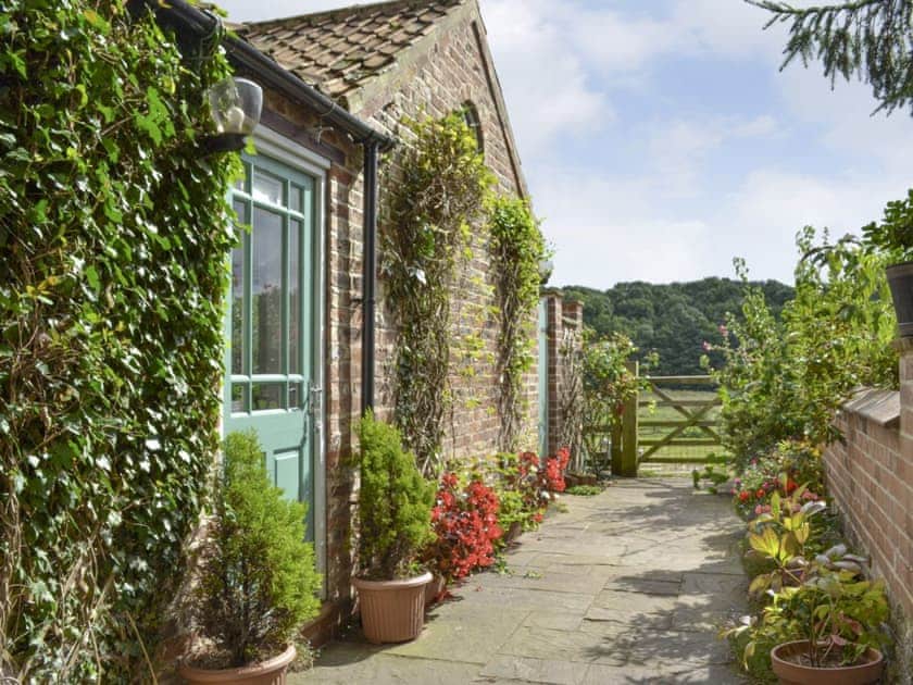 Attractive holiday property | Wisteria and Rusty&rsquo;s Cottages - Rusty&rsquo;s Cottage, Buttercrambe, nr. York