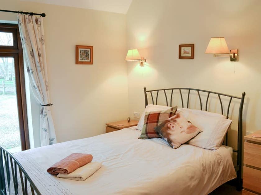 Double bedroom | The Farm - Hog Pits, East Tytherton, Chippenham