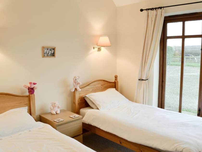 Twin bedroom | The Farm - Hog Pits, East Tytherton, Chippenham
