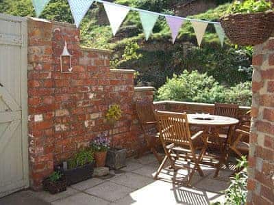 Sitting-out-area | Holme Crest, Staithes