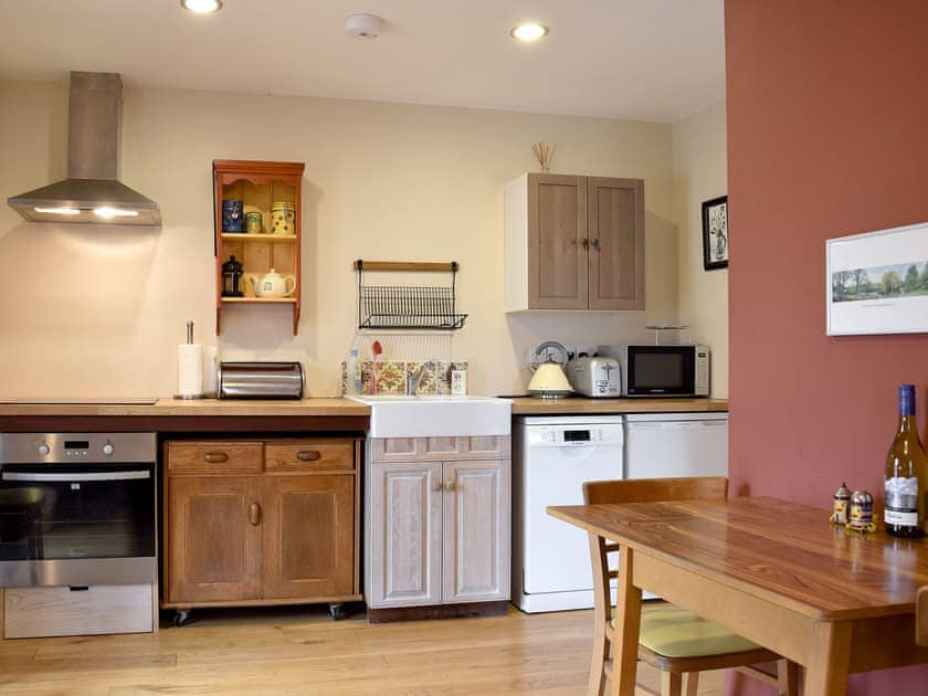 Well presented kitchen area | The Writing Room, Barford, near Stratford-upon-Avon