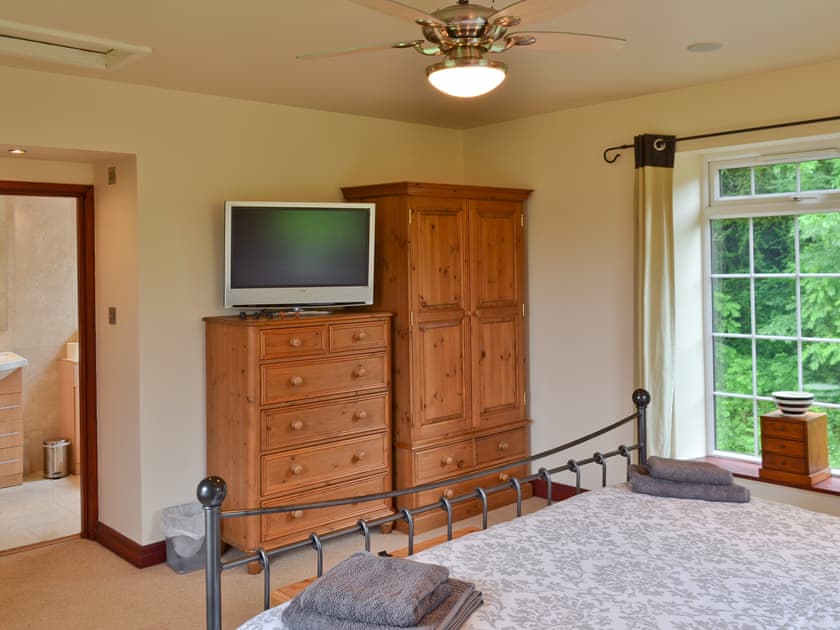 Double bedroom | Wood Cottage, Buxworth, High Peak