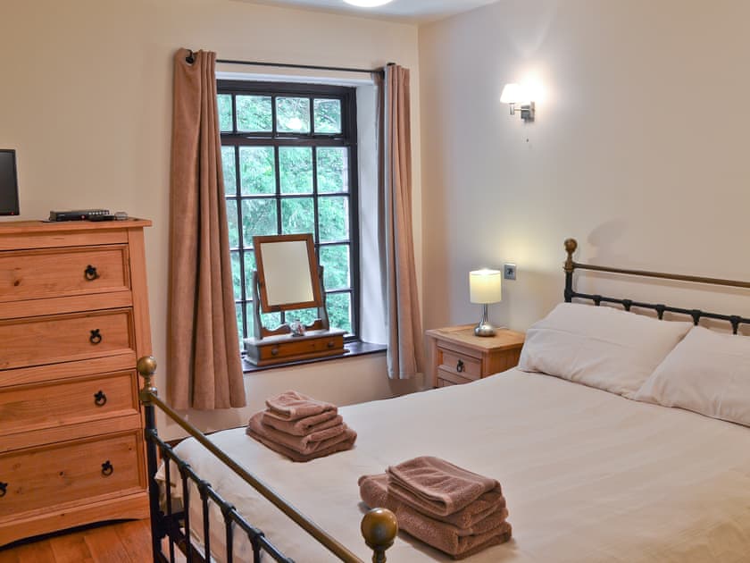 Double bedroom | Wood Cottage, Buxworth, High Peak