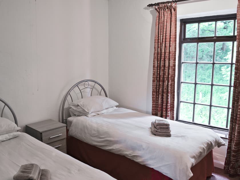 Twin bedroom | Wood Cottage, Buxworth, High Peak