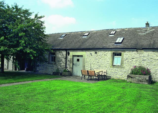 Poppy S Barn Ref E3067 In Over Haddon Near Bakewell Derbyshire