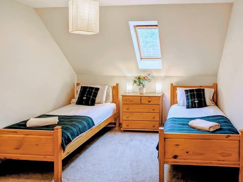 Twin bedroom | Rowan Cottage, Carrbridge