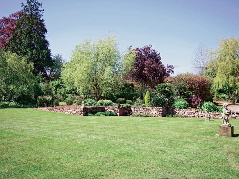 Shared gardens and grounds | Hay Cottage, Hentland, Ross-on-Wye 