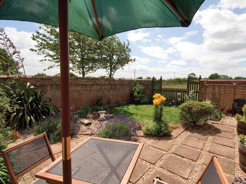 Horseshoe garden | Horseshoe, Saltfleetby