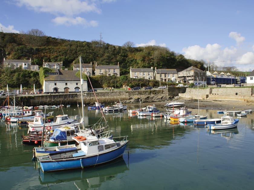 Porthleven | Little Content Farm Cottage, Gunwalloe, nr. Helston