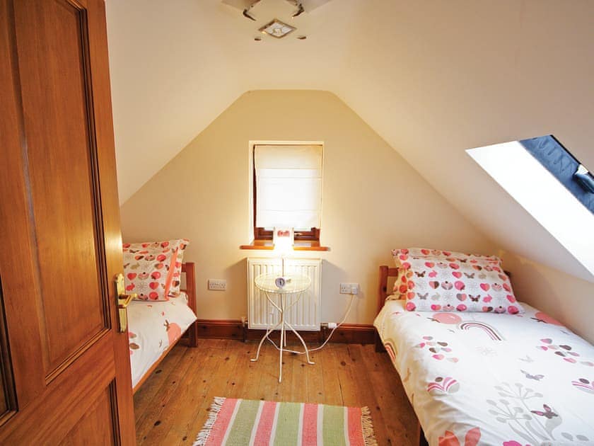 Plum Cottage twin bedded room | Plum Cottage, Mumby, nr. Anderby Creek