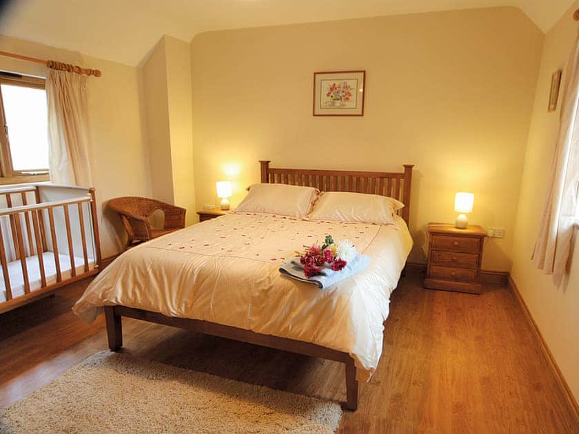 Bluebell Cottage double bedroom | Bluebell Cottage, Chipping Sodbury