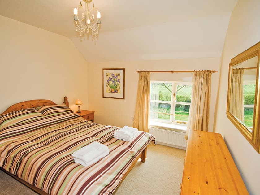 Brook Farm Cottage double bedroom | Brook Farm Cottage, Minshull Vernon, Nantwich