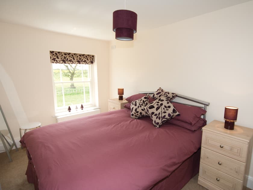 Somer Leyton Cottage double bedroom | Somer Leyton Cottage, Hogsthorpe, nr. Chapel St Leonards