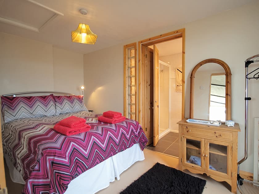 Les Quatre Vents double bedroom | Les Quatre Vents, Dungeness