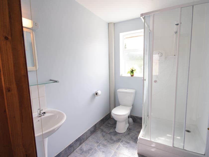 Garden Cottage shower room | Garden Cottage, Hevingham, nr. Norwich
