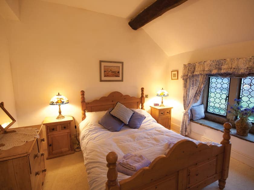 Mullions double bedroom | Mullions and Mushroom Cottage - Mullions, Castleton