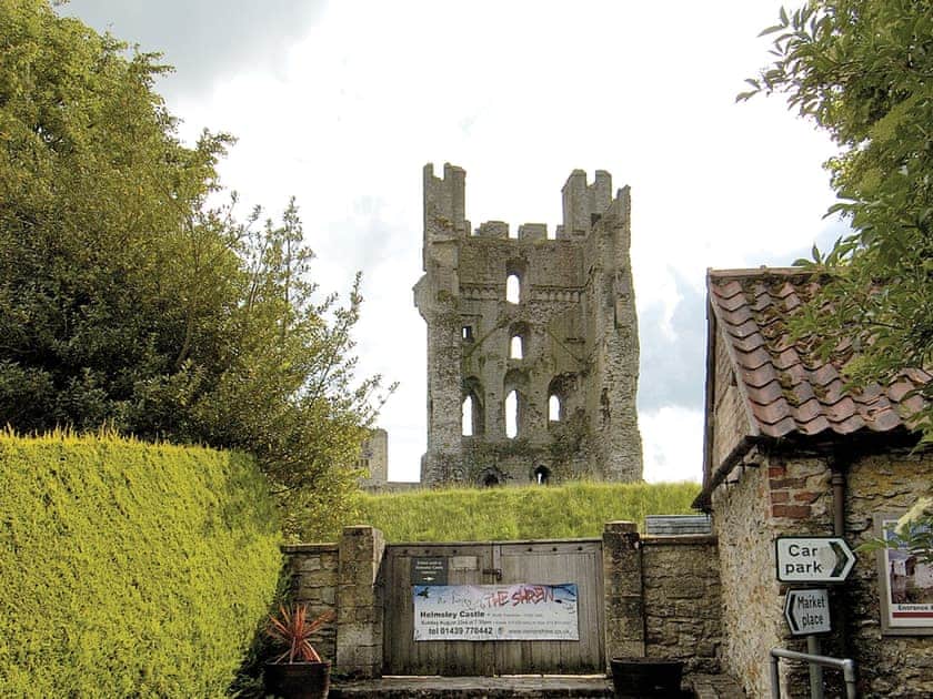 Helmsley Castle | Robin Lodge, Nawton, nr. Helmsley