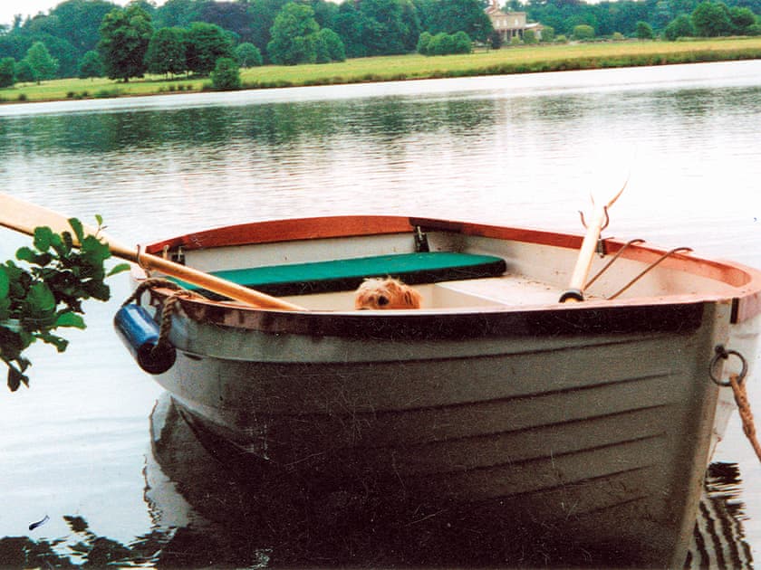 Fishing lake | Deer Park Cottage, Gunton Park, nr. Hanworth